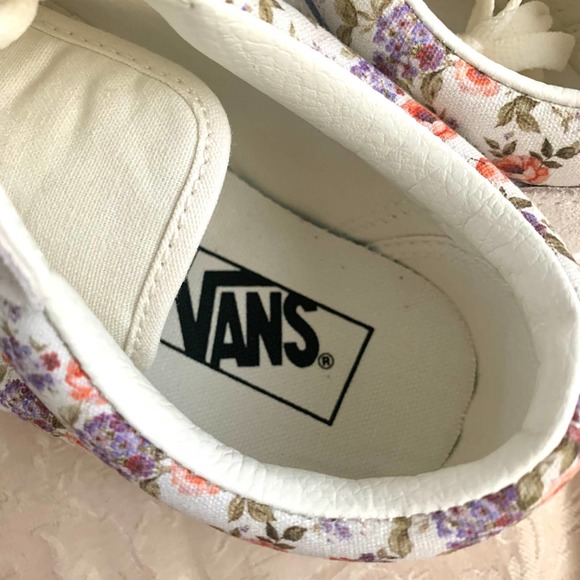 Vans Old Skool Sneaker in Floral + Marshmallow - Picture 12 of 14